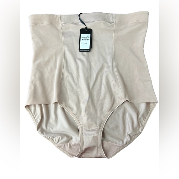 City Chic Other - NWT City Chic Boudoir Women Shaper Size L/20 Compression Panty Leg Waist Stretch